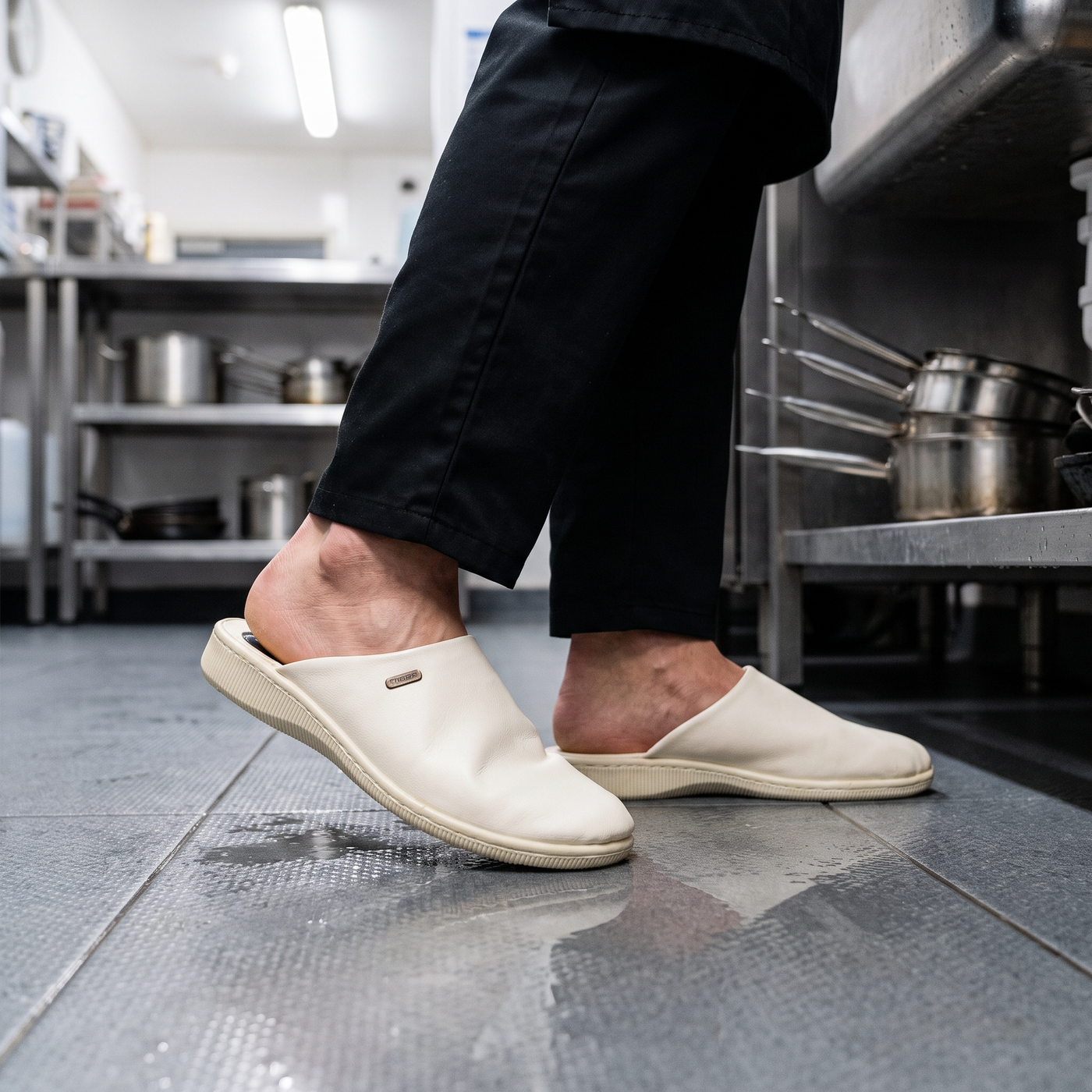 4212 — Men's closed-toe mule, Beige – view 4