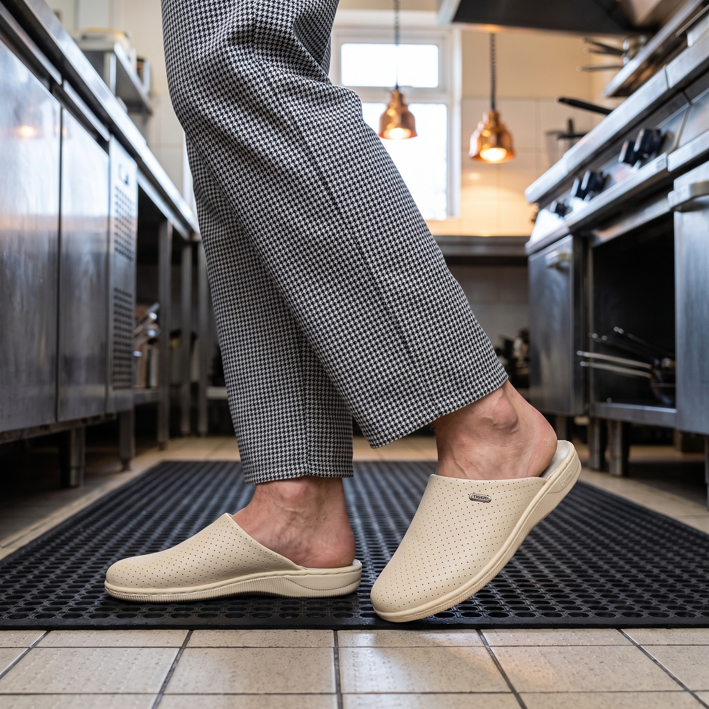 4212 — Men's closed-toe mule, Cream – view 4