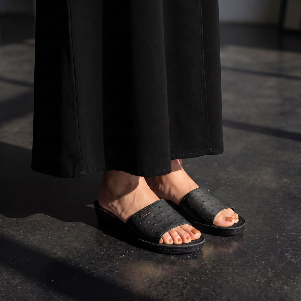 3000 — Ladies' wedge slide, Black – view 4
