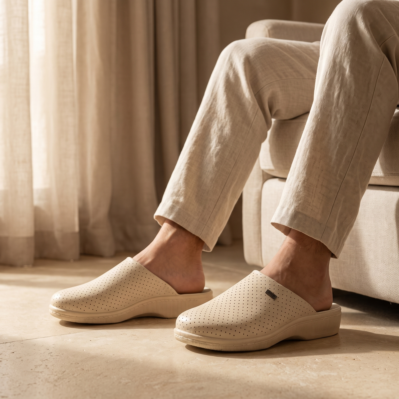 4212 — Men's closed-toe mule, Cream – view 3