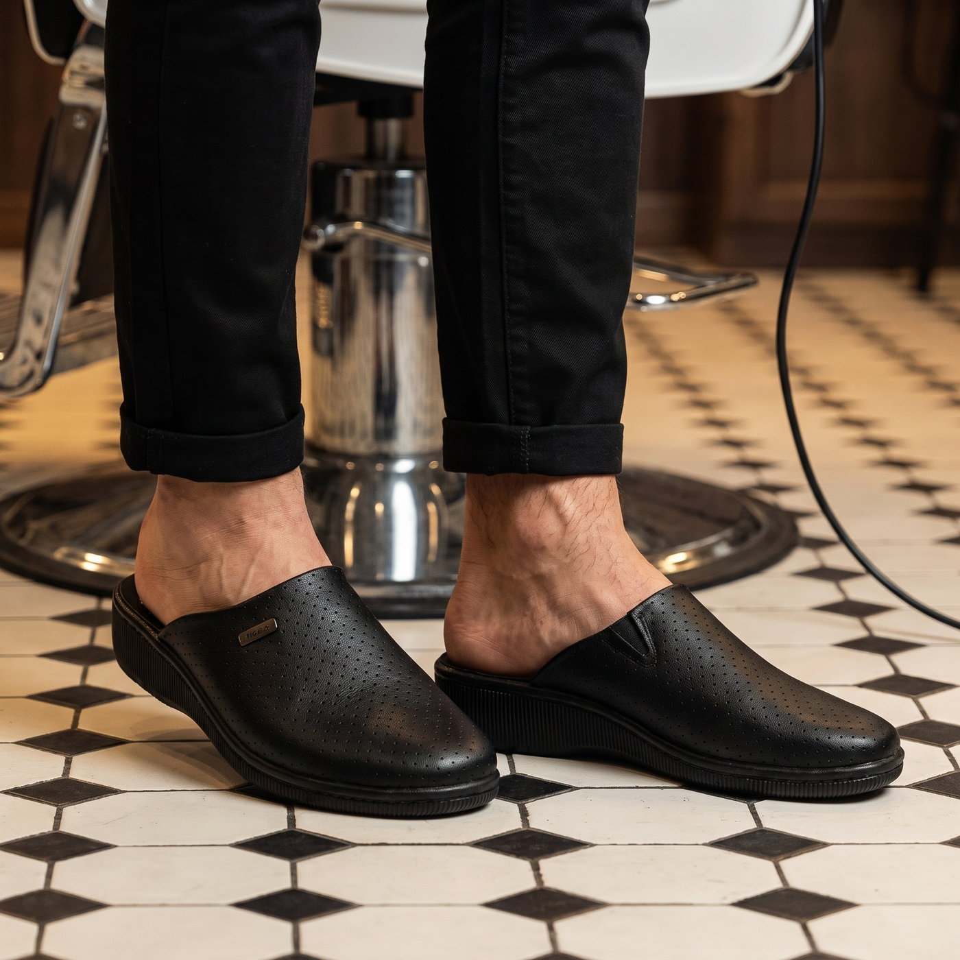 4212 — Men's closed-toe mule, Black &ndash; view 4