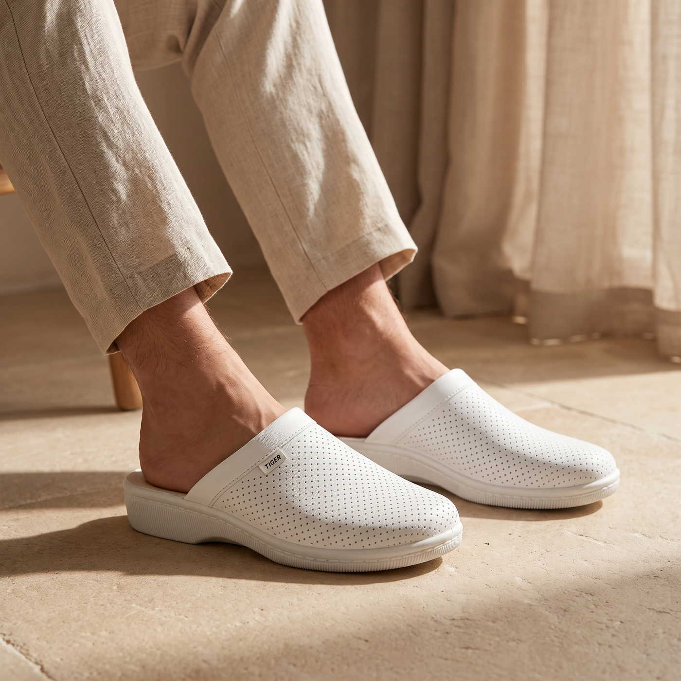 4212 — Men's closed-toe mule, White &ndash; view 2