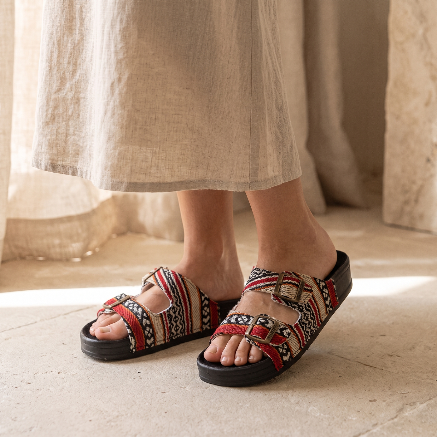 5078 Sadu — Twin-buckle footbed slide, Red &ndash; view 2